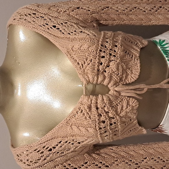 Audrey Park + Francesca's Tan Cropped Crocheted Keyhole Sweater - Picture 5 of 10